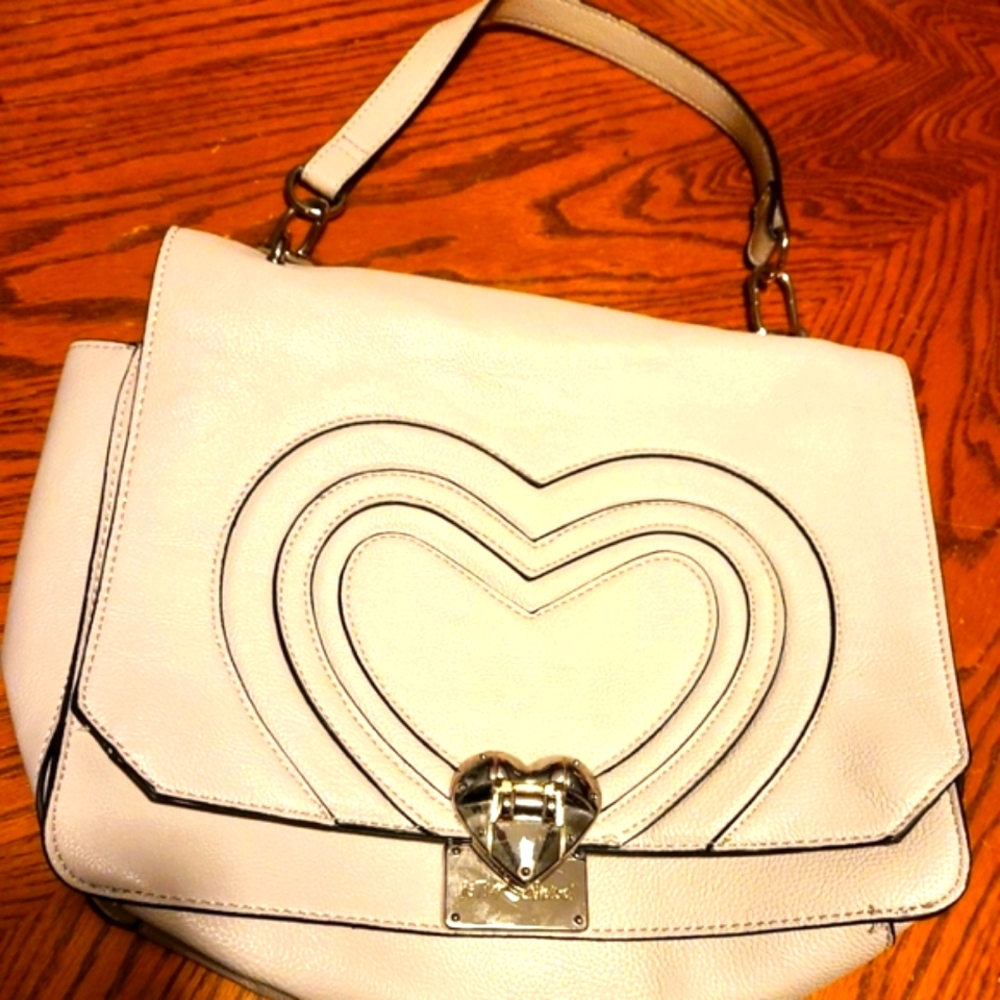 Betsey johnson handbag Hearts on front Magnetic closure